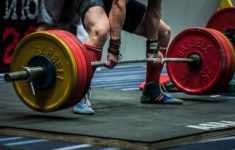 Powerlifting vs Weightlifting